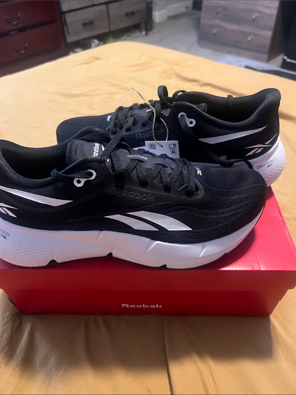Reebok Men’s Black & White Cushioned Running Sneakers